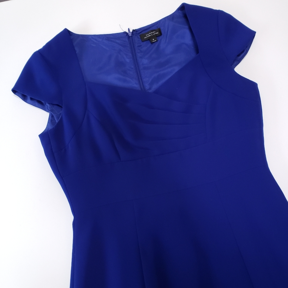 Tahari Cap Sleeve Sweetheart Neckline Formal Dress